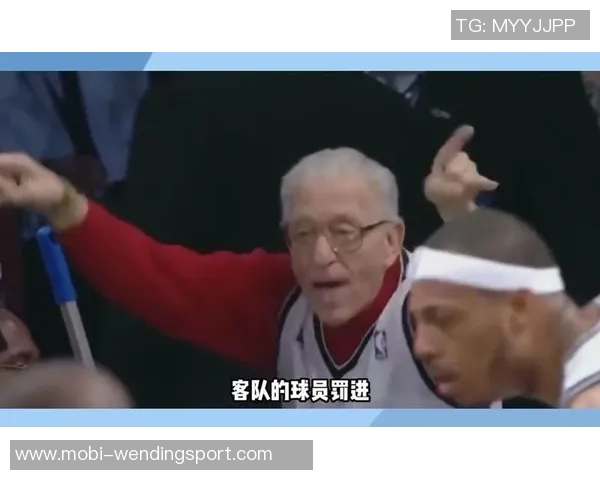 库里回应文班干扰罚球事件称特意配合球迷反应