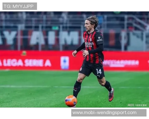 被啃老的40岁魔笛在米兰闪耀赛场9次出场贡献1球2助攻荣获MVP称号