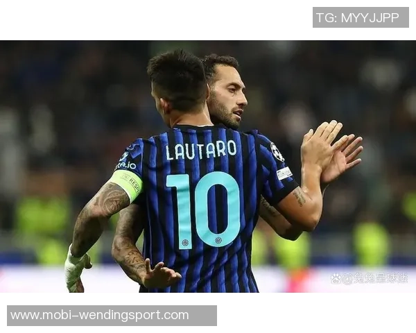 劳塔罗对齐沃换人决定不满摔水瓶表达愤怒情绪